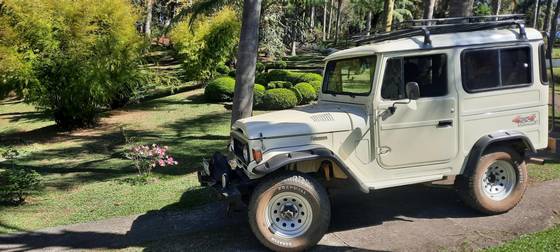 TOYOTA BANDEIRANTE 3.7 BJ50LV 4X4 TETO RIGIDO DIESEL 2P MANUAL